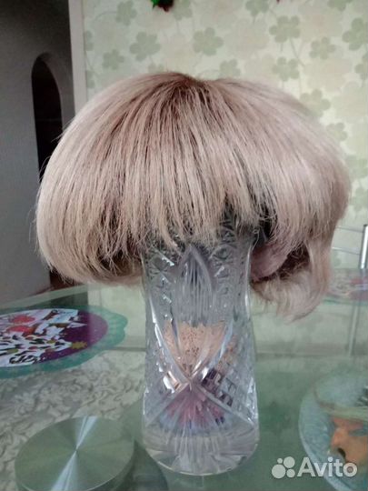 Парик св. беж. Б/у,япония,короткий
