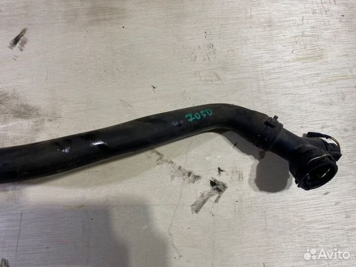 Патрубок радиатора Volkswagen Passat 3C5 BVY