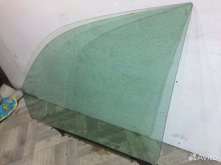 Стекло двери переднее левое Toyota Rav4