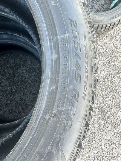 Pirelli Scorpion Ice Zero 2 255/45 R20