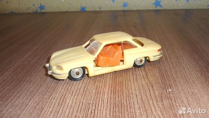 Игрушки СССР для мальчиков. гараж. машинки