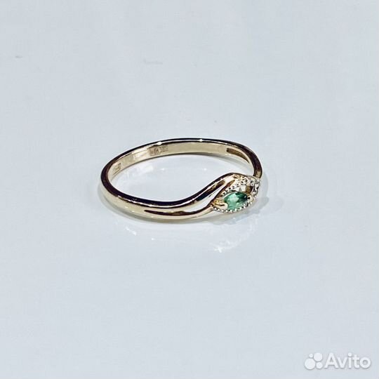 Золотое кольцо с камнем