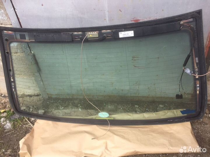 Заднее стекло на Мерседес