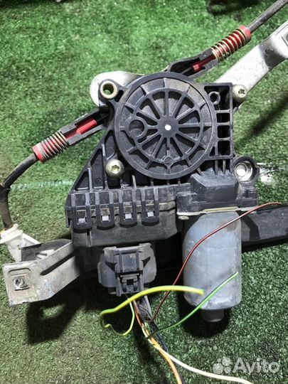 Стеклоподъемник передний левый Ford Mondeo MK3