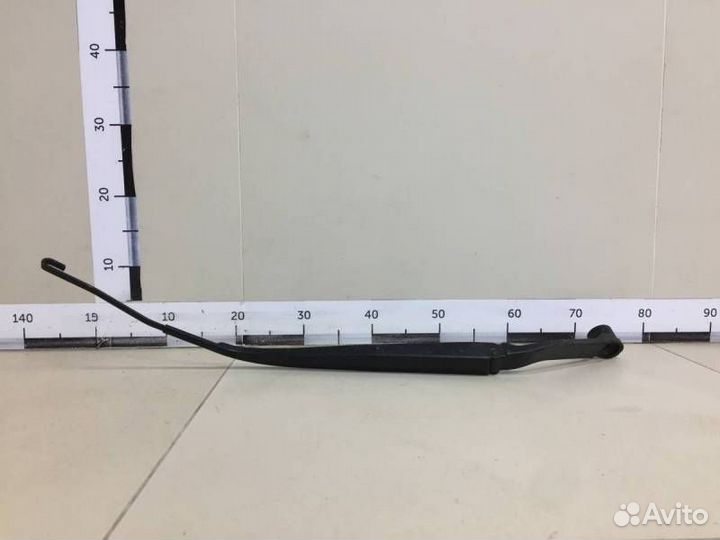 Поводок стеклоочистителя передний правый Mitsubish