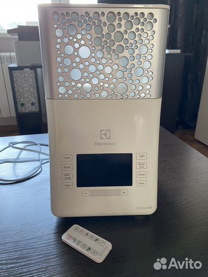 Увлажнитель воздуха Electrolux EHU 3715D