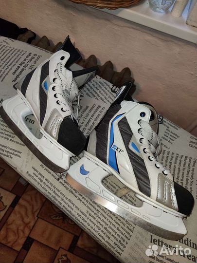 Коньки хоккейные