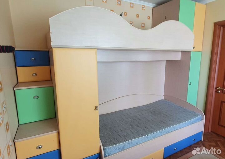 Двухъярусная кровать бу с матрасами