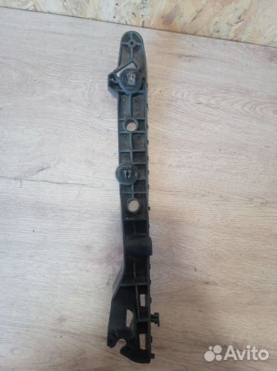 Кронштейн бампера Nissan Juke передний правый