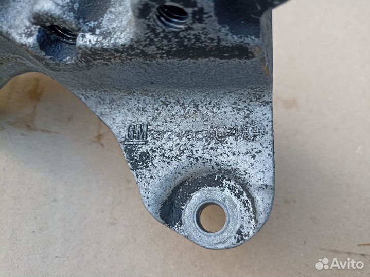 Кронштейн двигателя правый Chevrolet Cruze J300