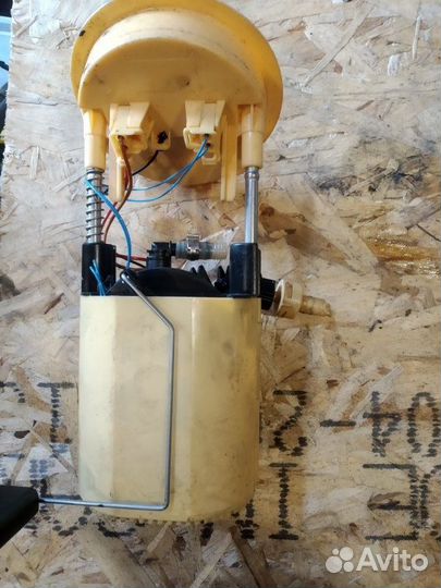 Топливный насос с датчиком уровня правый Bmw 330D