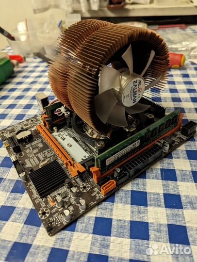 Материнская плата с процессором+памятью и кулером