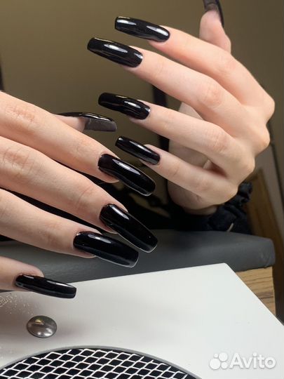 Модель на маникюр