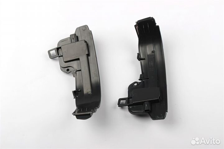 Динамические поворотники на Toyota RAV4 Highlander