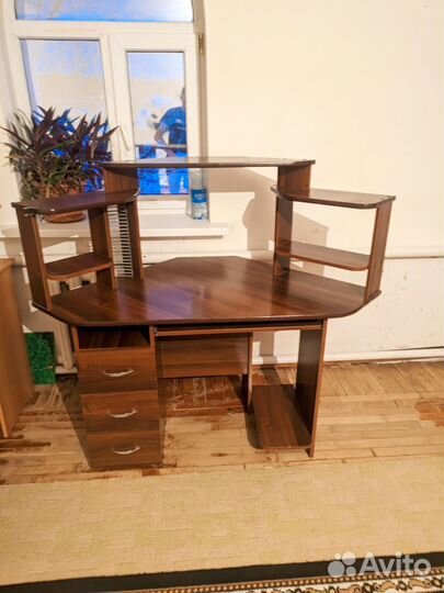 Компьютерный стол