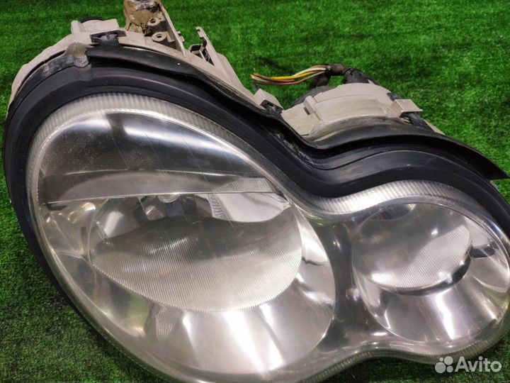 Фара передняя правая Mercedes Benz C W203