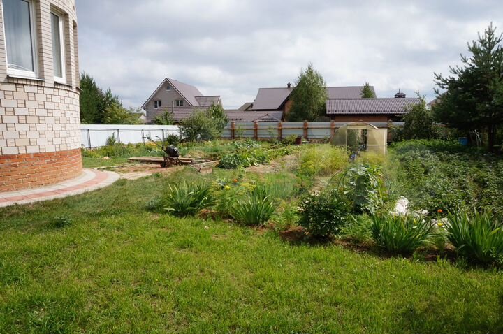 Коттедж 271 м² на участке 13,5 сот.