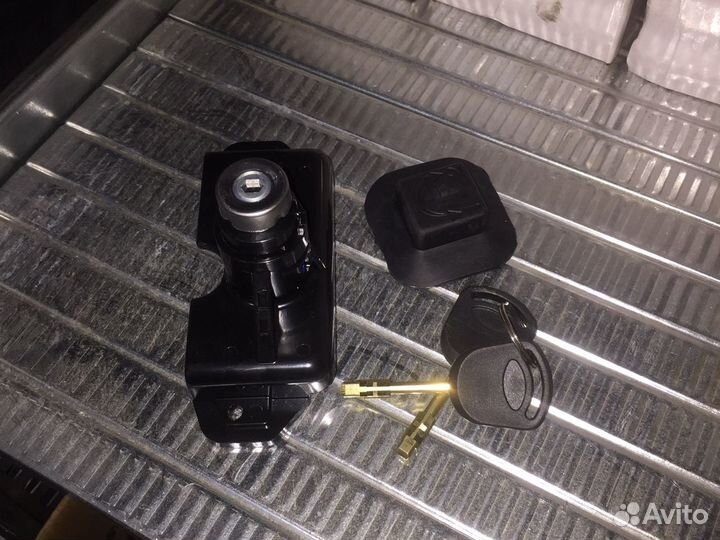 Личинка замка капота с ключом Ford Transit