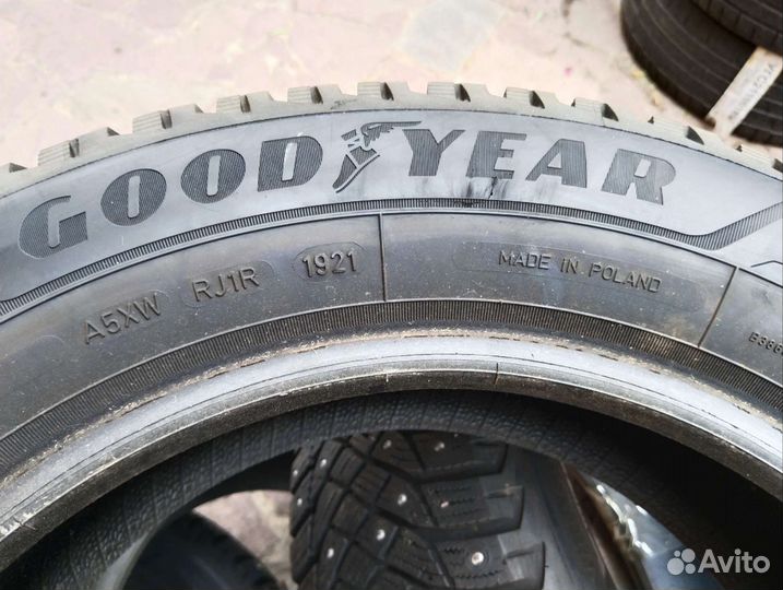 Goodyear Ultra Grip Ice Arctic 2 205/60 R16 96T