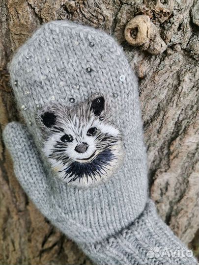 Варежки с ручной вышивкой