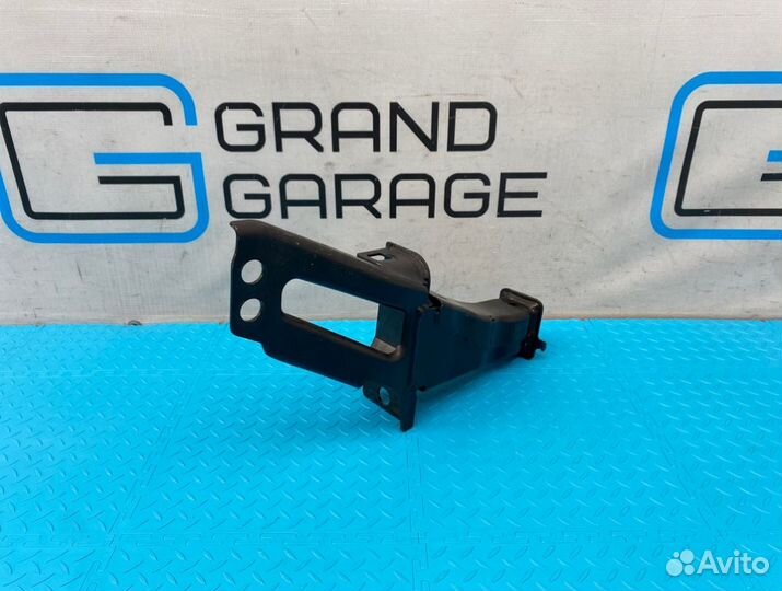 Кронштейн усилителя бампера передний левый Volvo