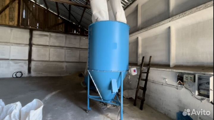Смеситель для комбикорма вертикальный
