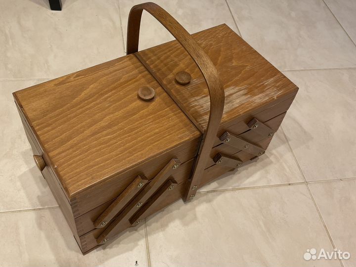 Деревянная шкатулка для шитья