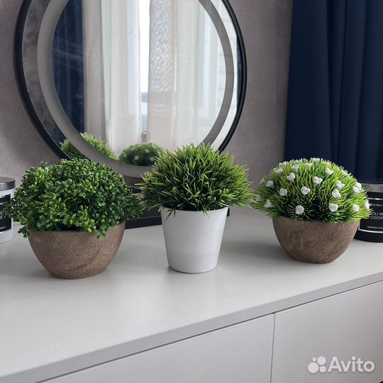 Искуственные цветы в горшке