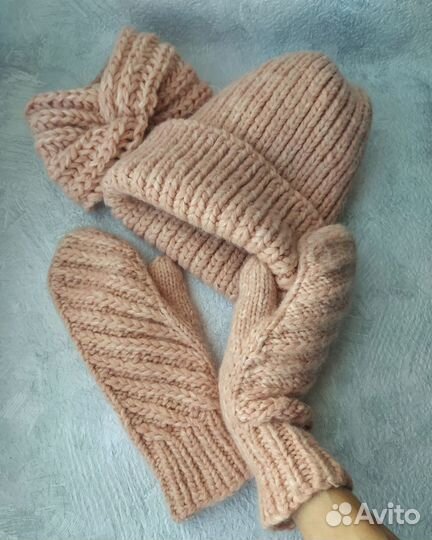 Зимний комплект шапка- варежки