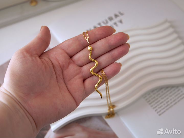 Цепочка женская на шею с подвеской змейка