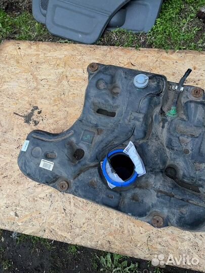 Бак топливный Toyota Avensis универсал D4D 2010