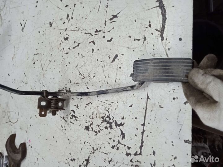 Педаль газа mitsubishi chariot grandis Митсубиси