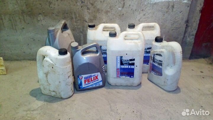 Пластиковые канистры в отличном состоянии 7шт