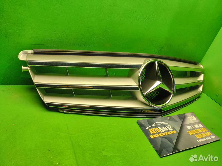 Решетка радиатора Mercedes W204 AMG серая