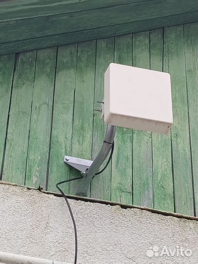 Усилитель и спутниковая тарелка