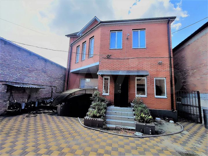 Дом 220 м² на участке 4 сот.