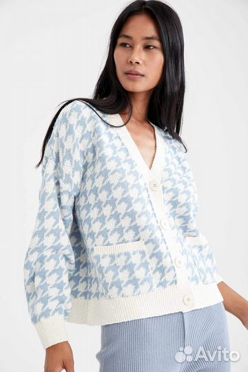 Стильная кофта на пуговицах 46-48