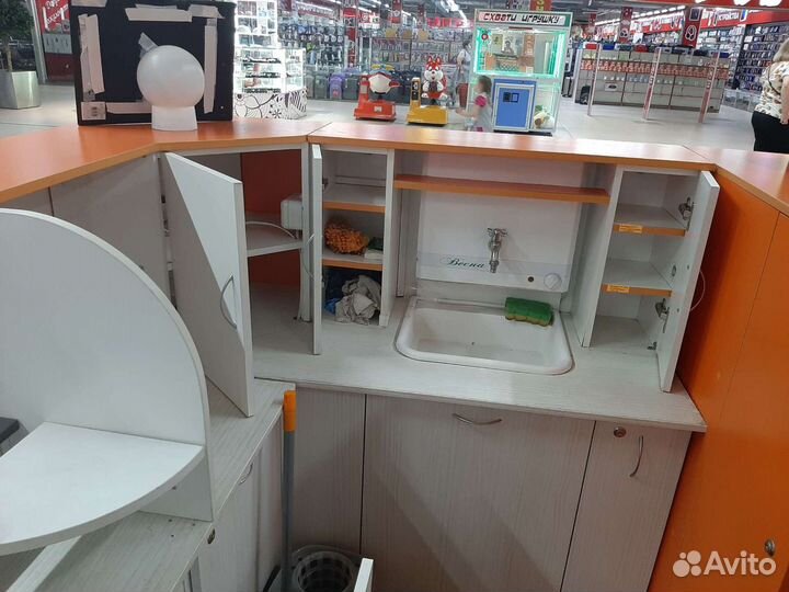 Остров для маникюра, нейл бар