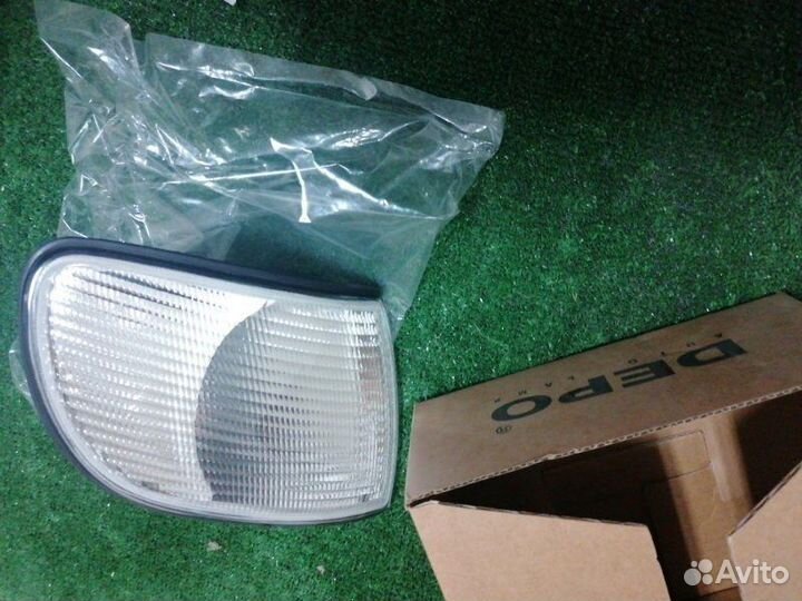 Указатель поворота передний правый Audi A6 (C4)