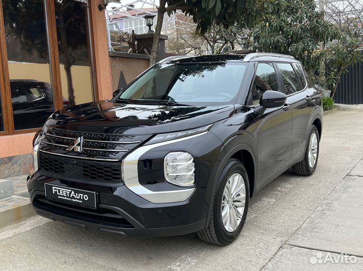 Mitsubishi Outlander 2.5 CVT, 2023, 50 км