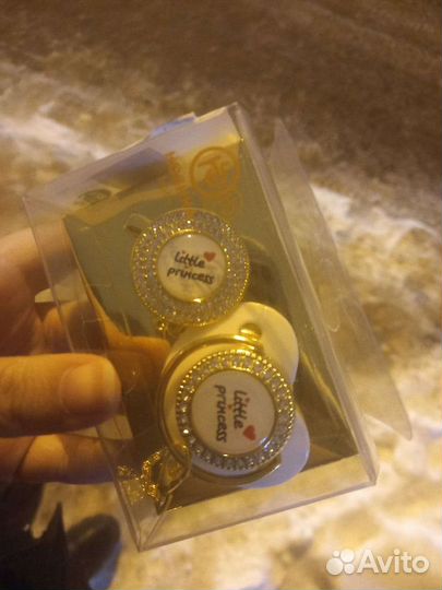 Пустышка со стразами