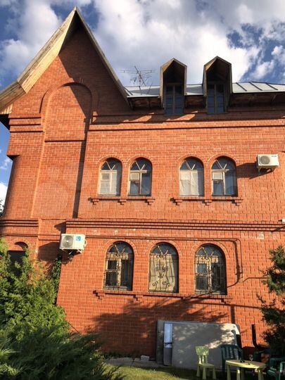 Дом 297 м² на участке 23 сот.