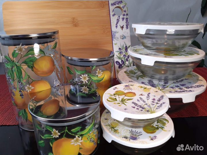 Емкости и доска дизайна 