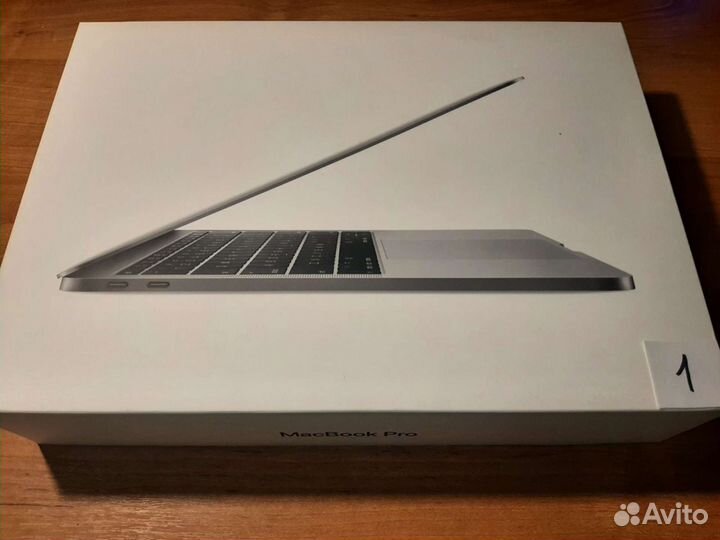 Коробки из под Apple