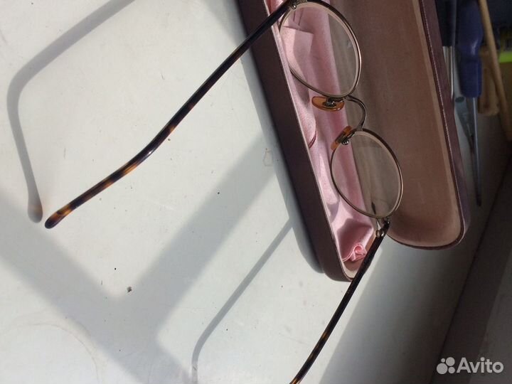 Очки крутые, Luxottika, Италия