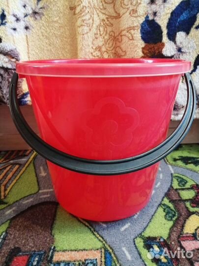 Пластиковые ящики б/у и ведро 10 л