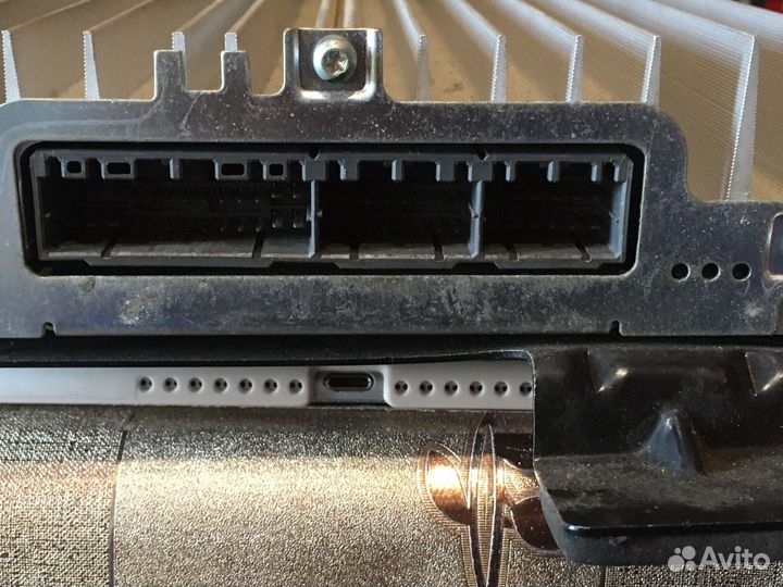 Продам усилитель JBL