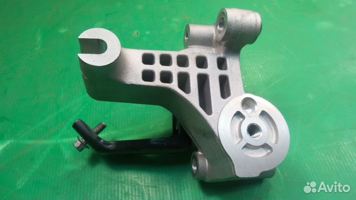 Кронштейн крепление генератора киа KIA stinger