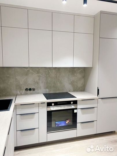 Кухня по проекту с современным дизайном