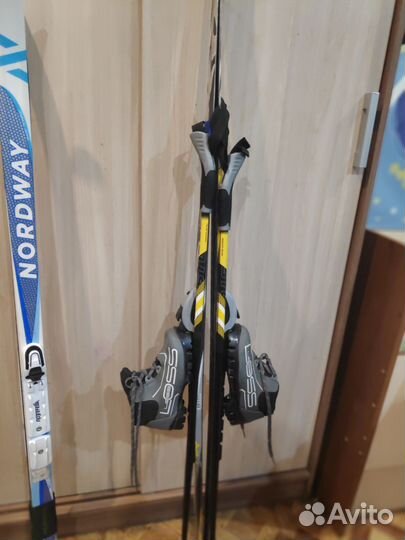 Лыжи детские ботинки палки 130 и 150